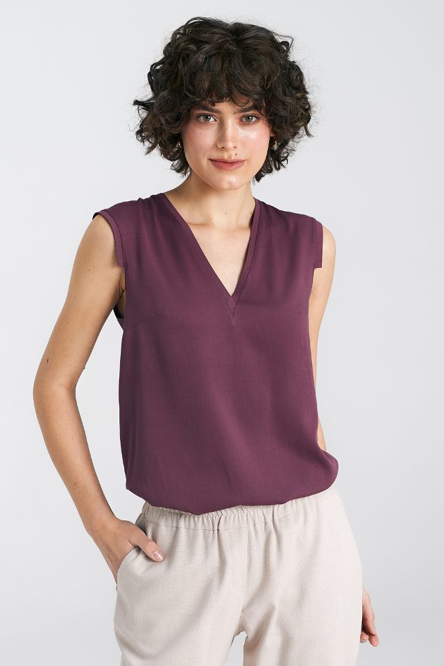 Nife mouwloze blouse met V-hals – pruim
