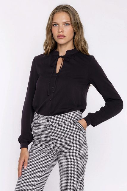 Nife blouse met strik bij de hals – zwart