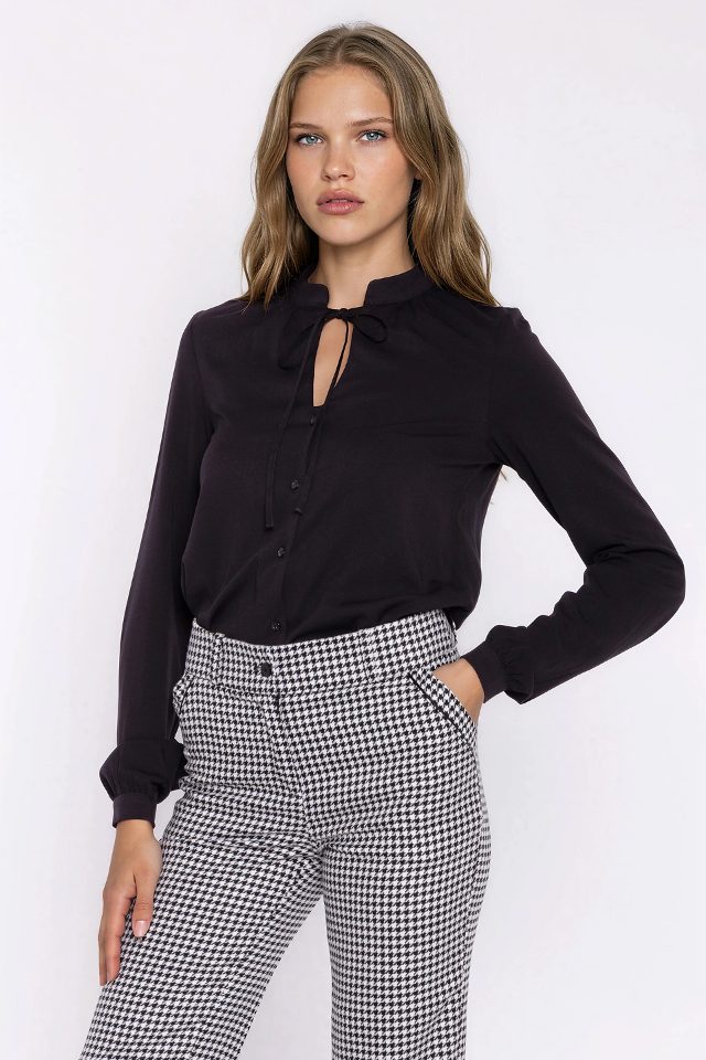 Nife blouse met strik bij de hals – zwart