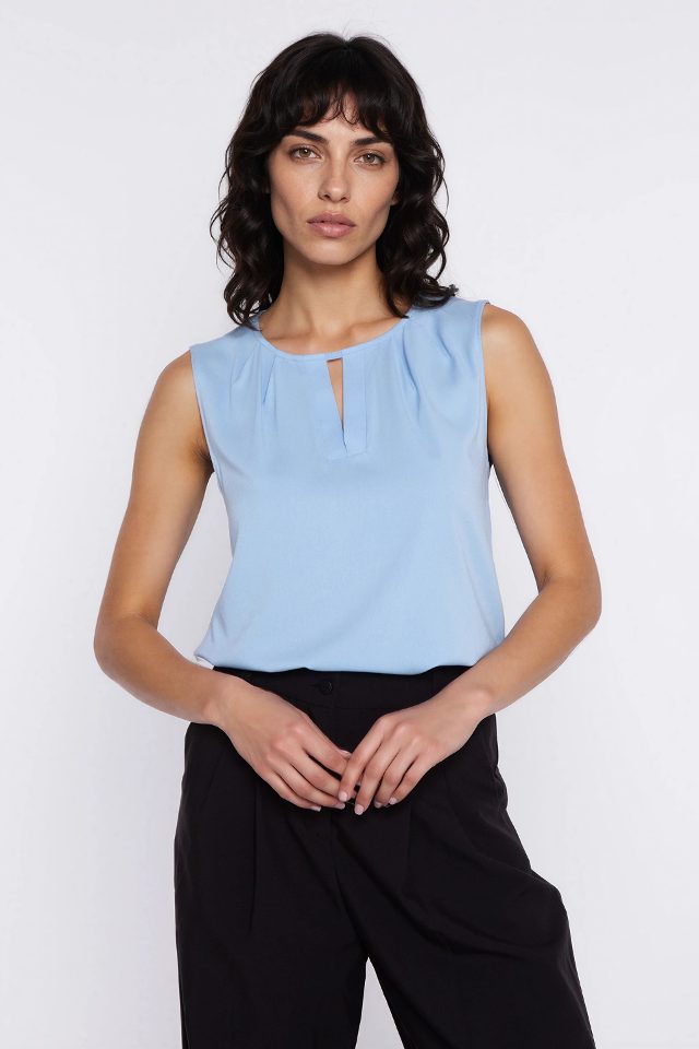 Nife blouse met sierhals – lichtblauw