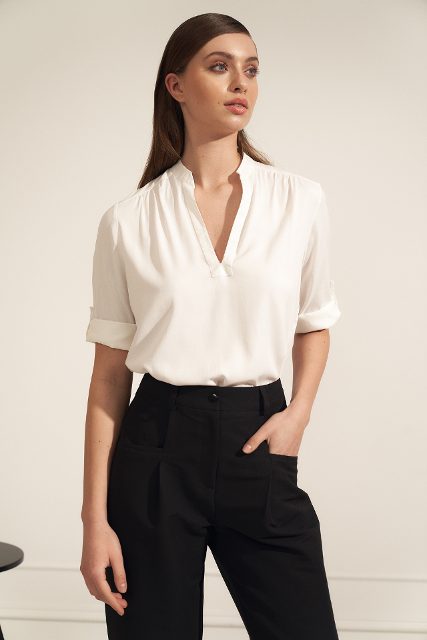 Nife viscoze blouse met opgerolde mouw – ecru