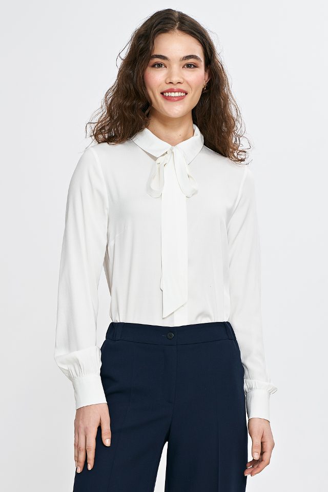 Nife blouse met strikceintuur – ecru