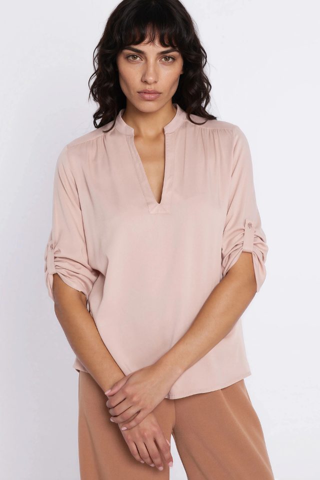Nife blouse met opgerolde mouwen – beige