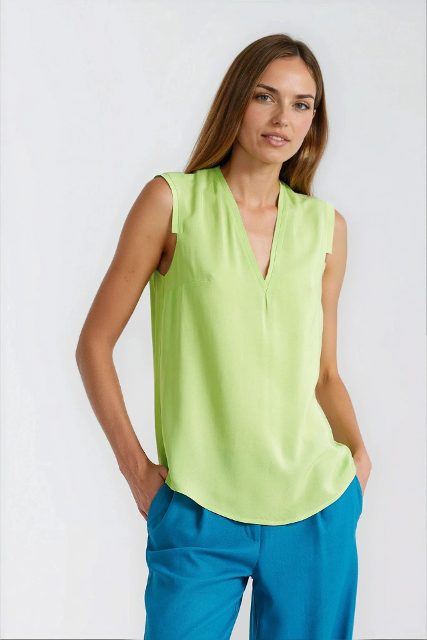 Nife mouwloze blouse met V-hals – lime