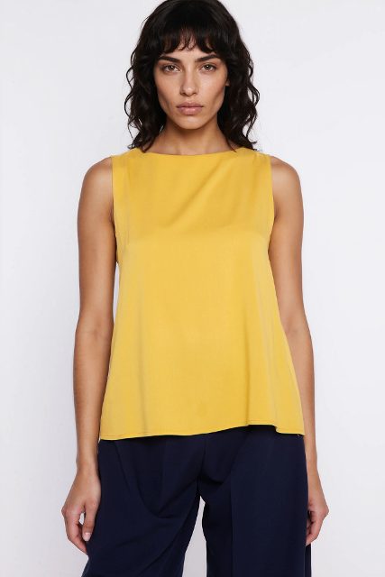Nife mouwloze trapezeblouse – geel