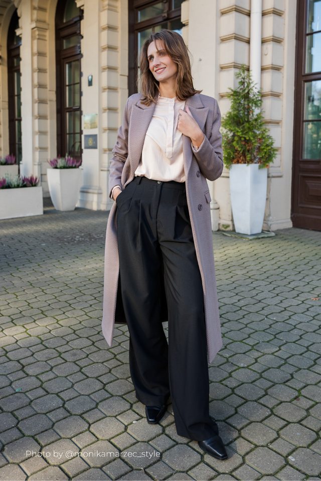Broek met plooien, wijde pijpen – zwart